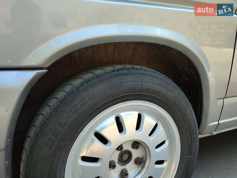 Седан Volkswagen Transporter 2000 в Киеве