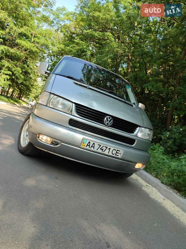 Седан Volkswagen Transporter 2000 в Киеве
