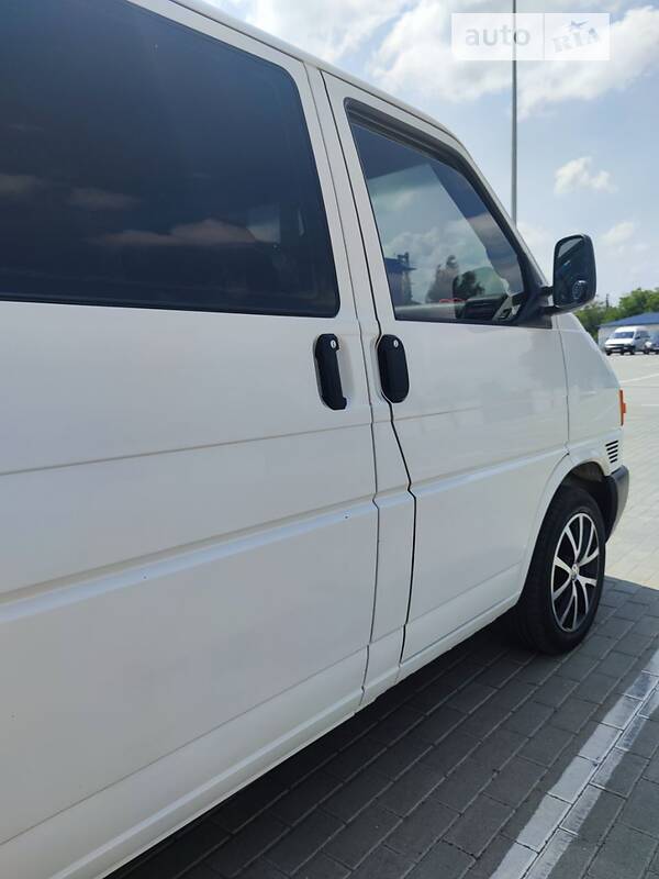 Универсал Volkswagen Transporter 2003 в Нововолынске