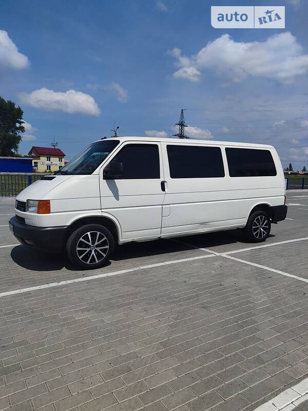 Универсал Volkswagen Transporter 2003 в Нововолынске