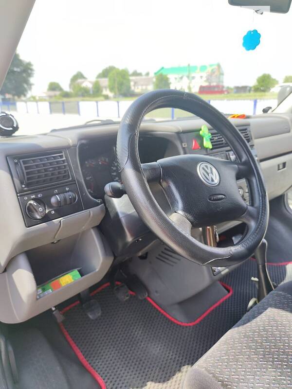 Универсал Volkswagen Transporter 2003 в Нововолынске