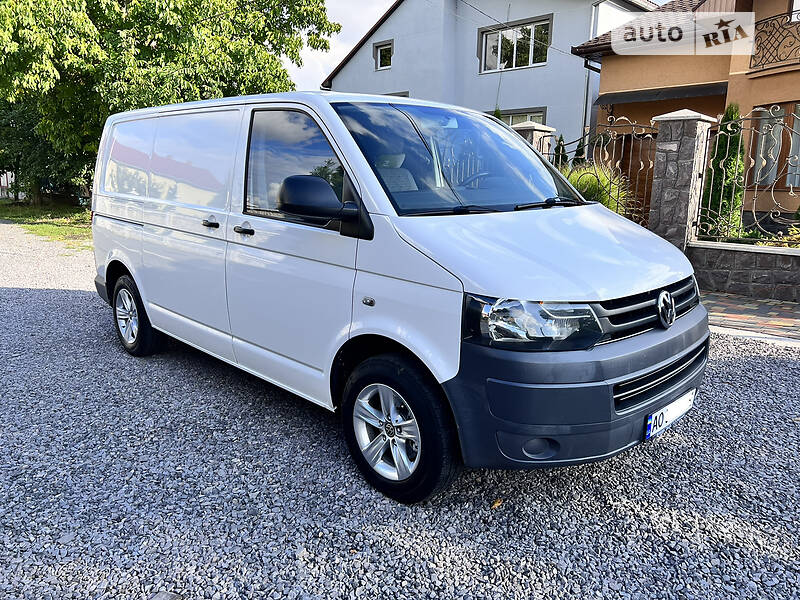 Вантажний фургон Volkswagen Transporter 2012 в 