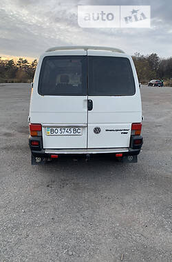 Седан Volkswagen Transporter 2002 в Кременце