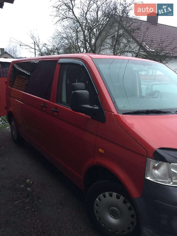 Минивэн Volkswagen Transporter 2004 в Нововолынске