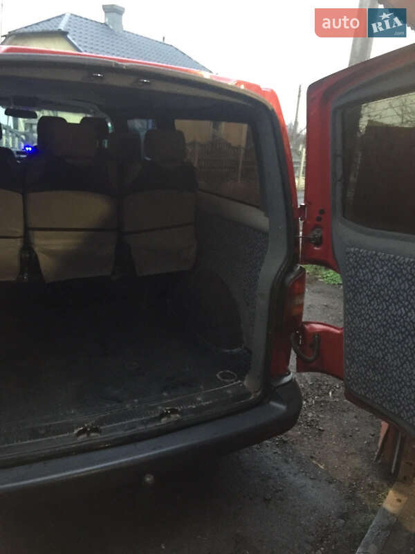 Минивэн Volkswagen Transporter 2004 в Нововолынске