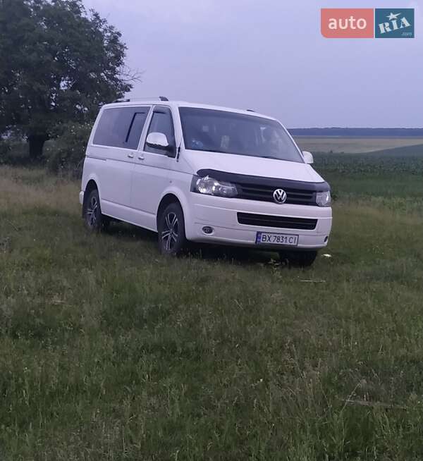 Минивэн Volkswagen Transporter 2009 в Новой Ушице