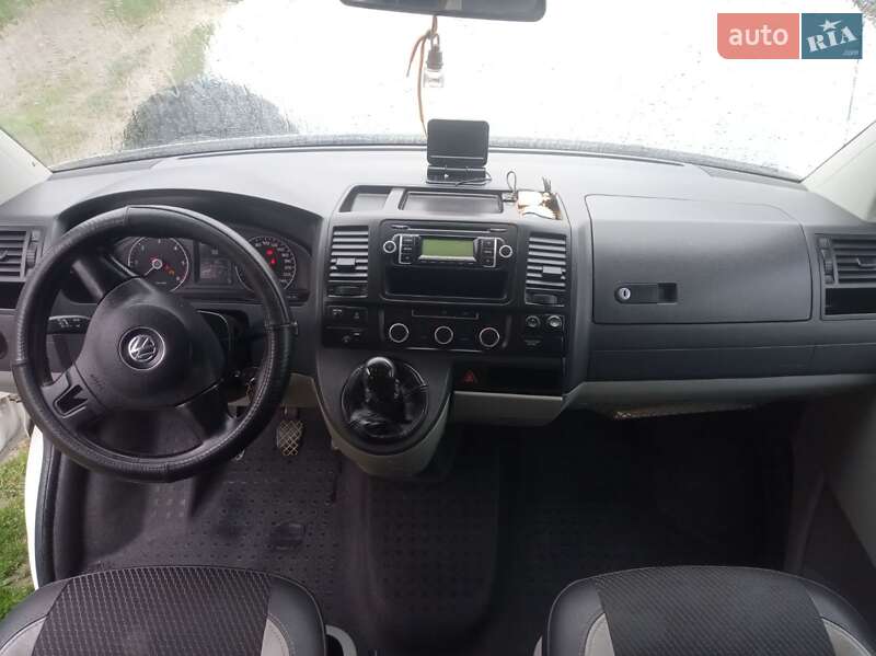Мінівен Volkswagen Transporter 2009 в Новій Ушиці