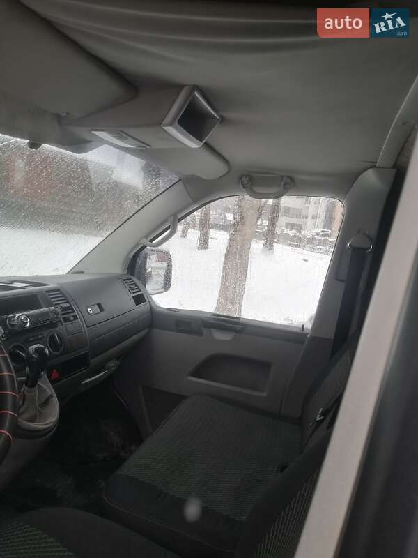 Минивэн Volkswagen Transporter 2004 в Рахове