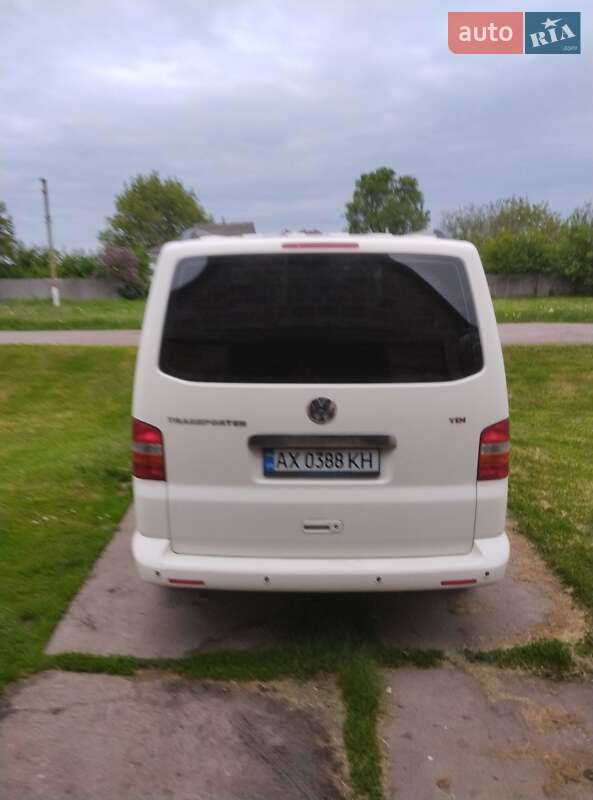 Минивэн Volkswagen Transporter 2007 в Краснограде