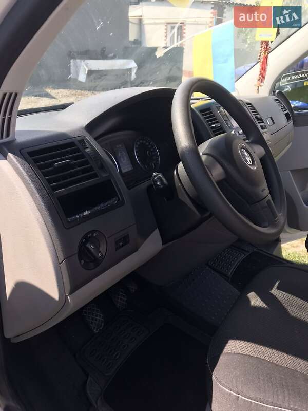 Минивэн Volkswagen Transporter 2015 в Красилове