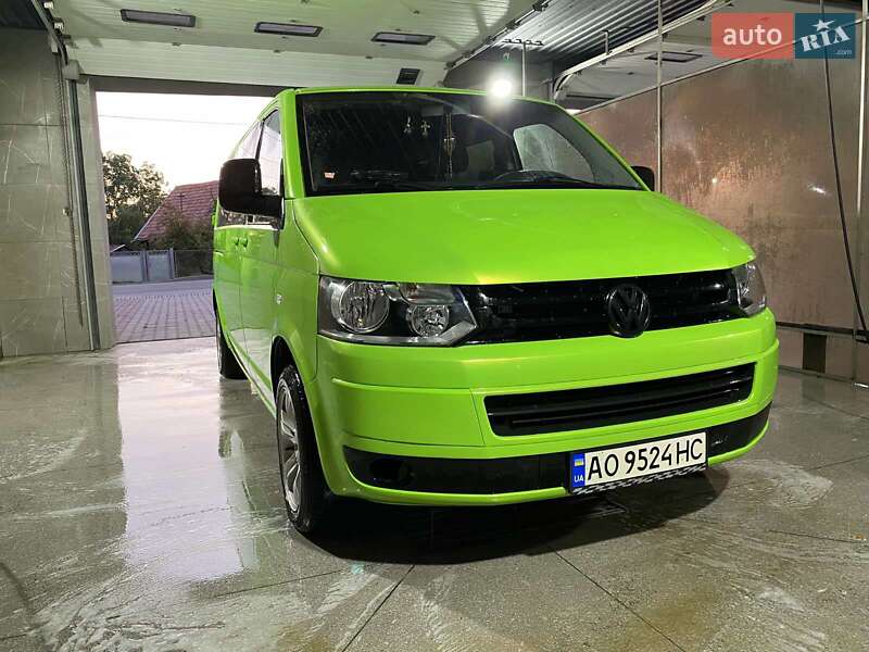 Минивэн Volkswagen Transporter 2009 в Рахове