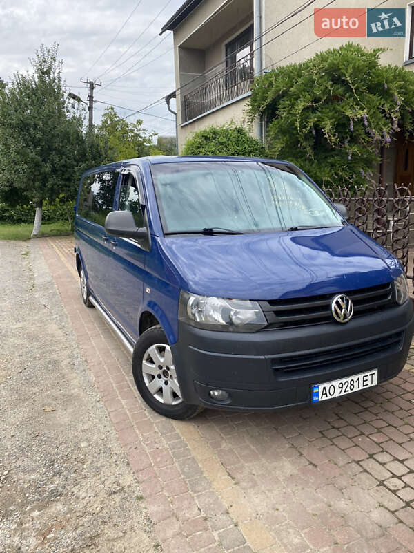 Минивэн Volkswagen Transporter 2010 в 