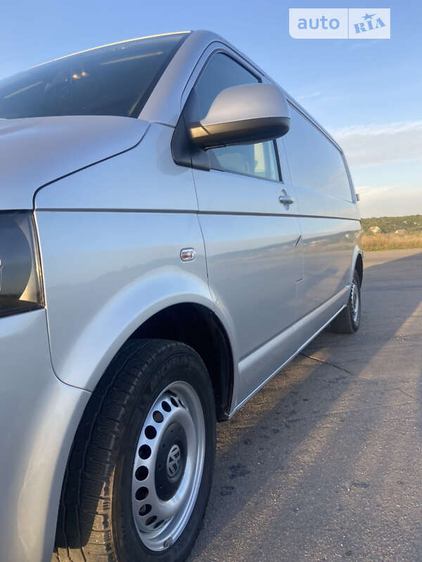 Грузовой фургон Volkswagen Transporter 2014 в Баре