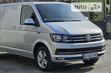 Вантажний фургон Volkswagen Transporter 2016 в Іршаві