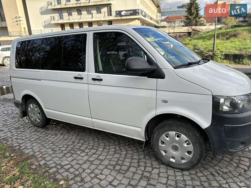 Мінівен Volkswagen Transporter 2015 в Ужгороді