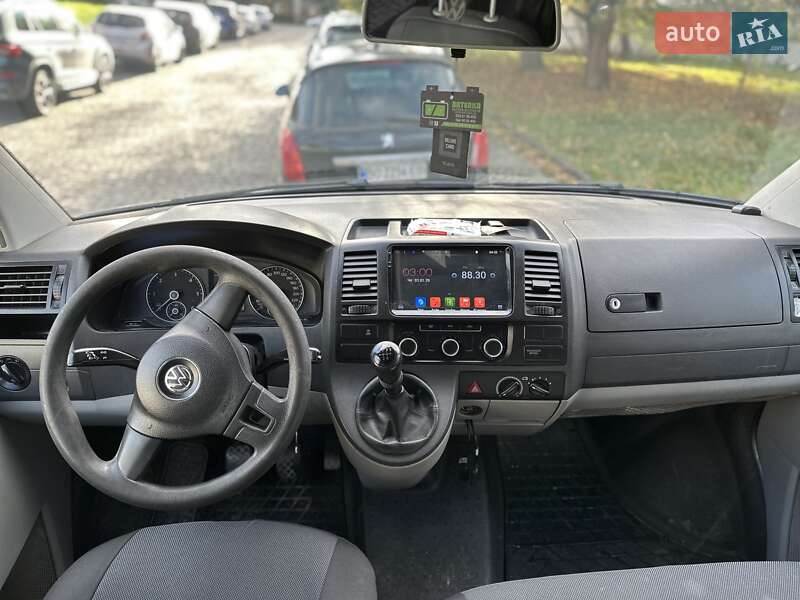 Мінівен Volkswagen Transporter 2015 в Ужгороді