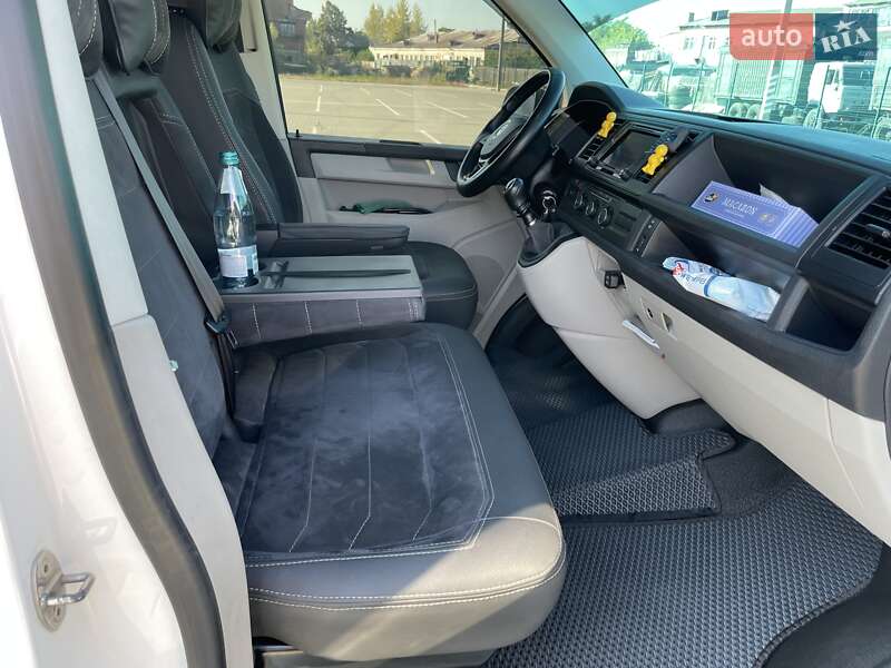 Минивэн Volkswagen Transporter 2016 в Ромнах
