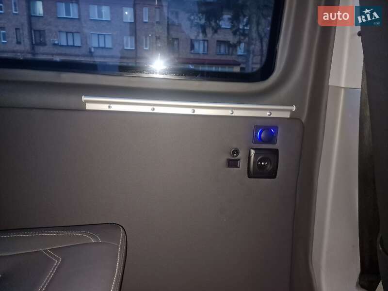 Грузопассажирский фургон Volkswagen Transporter 2011 в Бердичеве