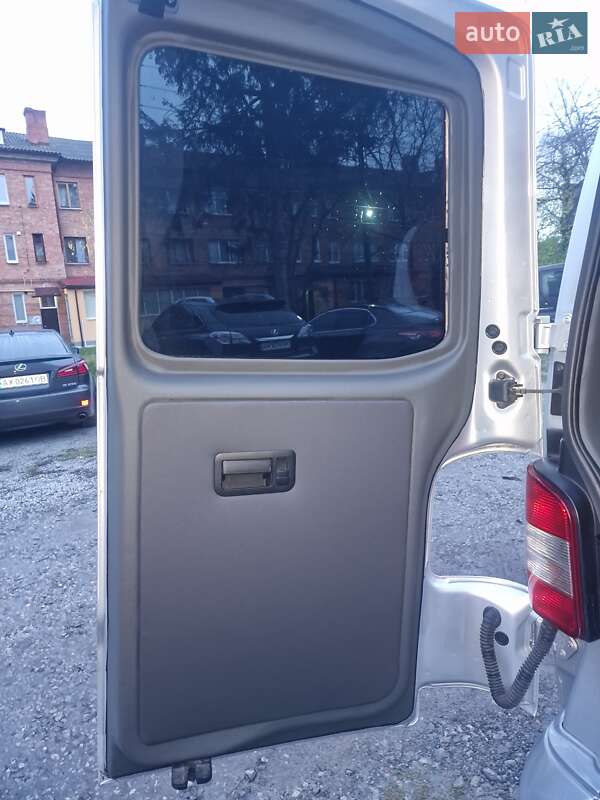 Грузопассажирский фургон Volkswagen Transporter 2011 в Бердичеве