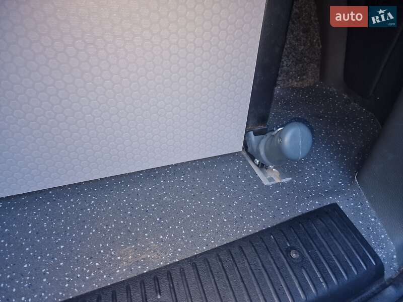Грузопассажирский фургон Volkswagen Transporter 2011 в Бердичеве