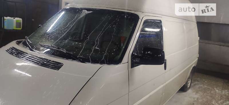 Вантажний фургон Volkswagen Transporter 2003 в Чернігові