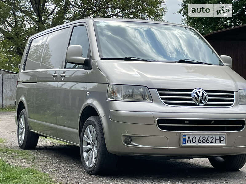 Вантажний фургон Volkswagen Transporter 2009 в Виноградові