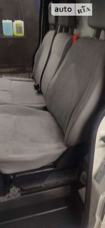 Вантажний фургон Volkswagen Transporter 2003 в Чернігові