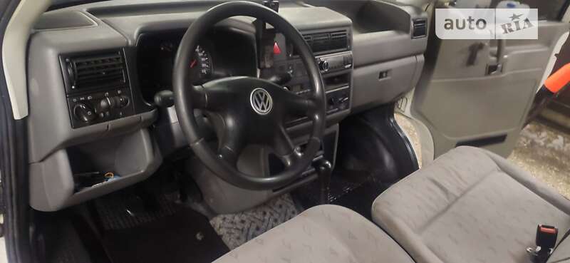 Вантажний фургон Volkswagen Transporter 2003 в Чернігові