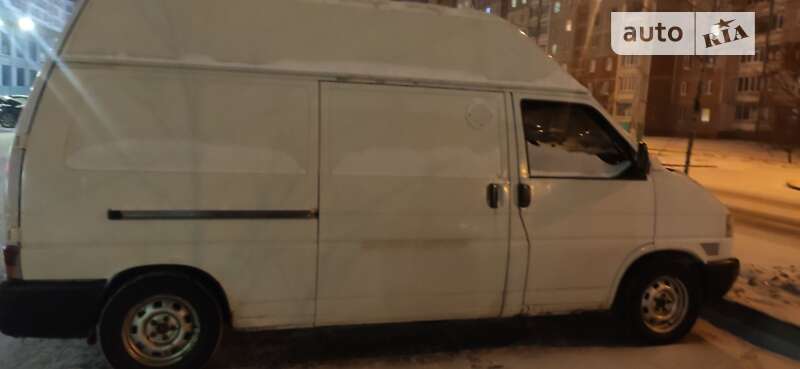 Вантажний фургон Volkswagen Transporter 2003 в Чернігові