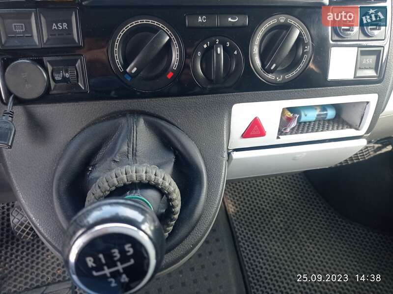 Минивэн Volkswagen Transporter 2005 в Ровно
