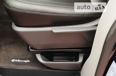 Вантажопасажирський фургон Volkswagen Transporter 2012 в 