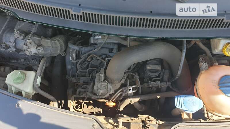 Мінівен Volkswagen Transporter 2011 в Ужгороді