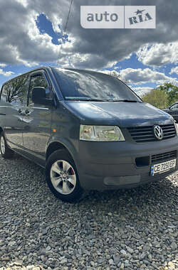 Грузовой фургон Volkswagen Transporter 2003 в Черновцах