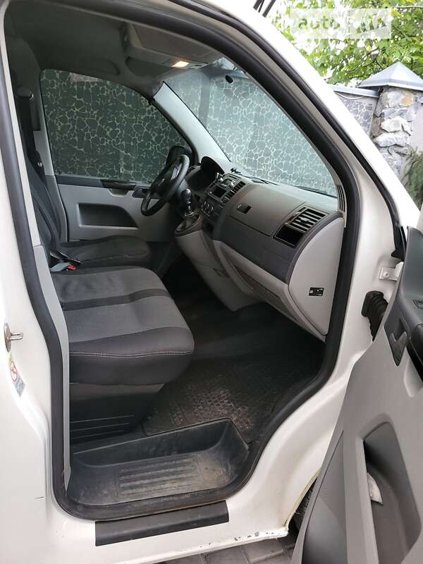 Грузовой фургон Volkswagen Transporter 2013 в Днепре