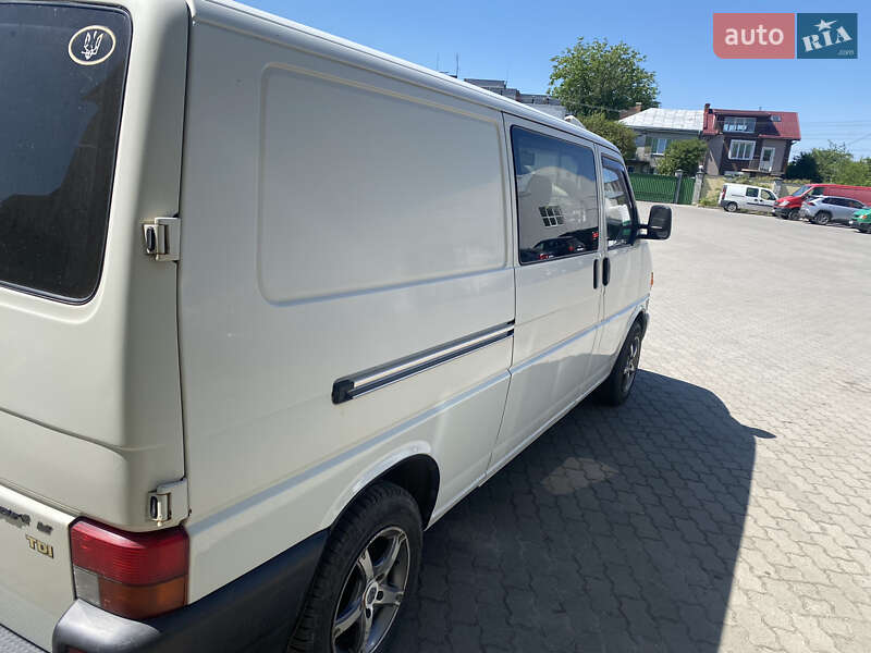 Минивэн Volkswagen Transporter 2000 в Рудки