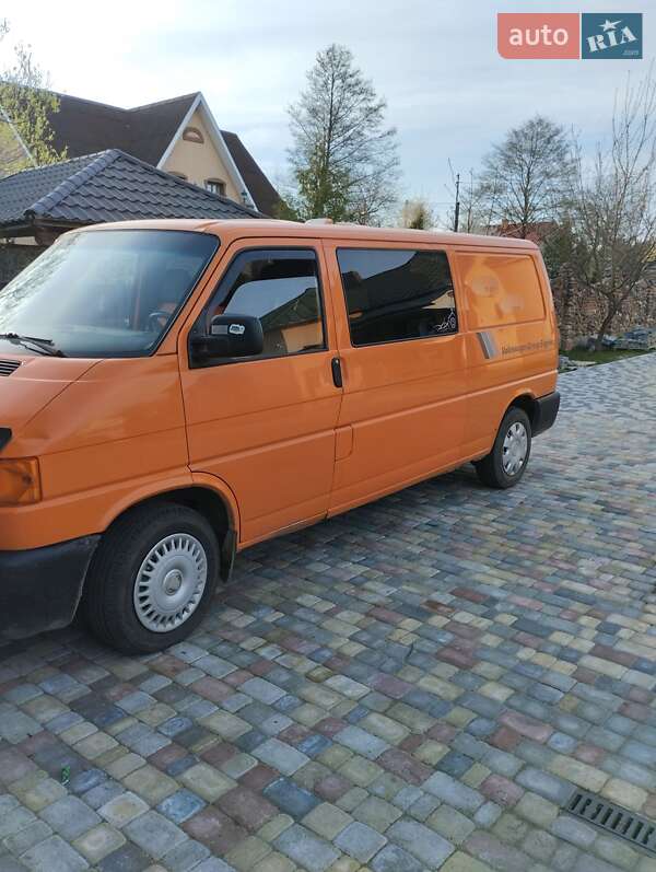 Минивэн Volkswagen Transporter 2000 в Вараше