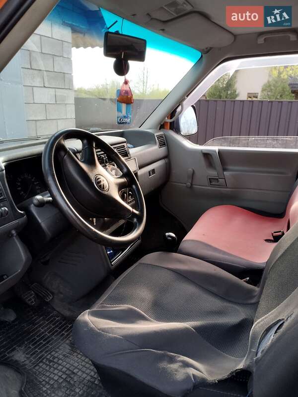 Минивэн Volkswagen Transporter 2000 в Вараше