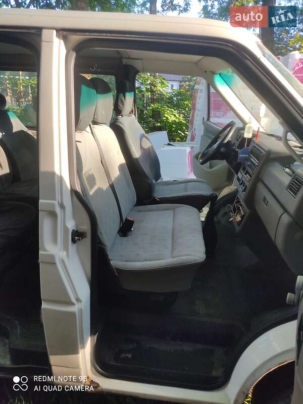 Мінівен Volkswagen Transporter 2001 в Кореці