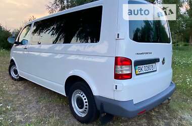 Мінівен Volkswagen Transporter 2010 в Рівному