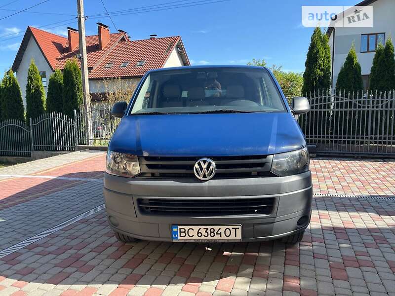 Вантажний фургон Volkswagen Transporter 2013 в Львові