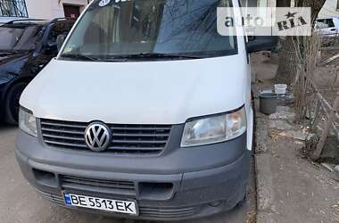 Грузопассажирский фургон Volkswagen Transporter 2005 в Николаеве