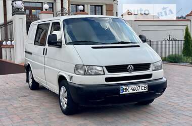 Вантажопасажирський фургон Volkswagen Transporter 2001 в Рівному