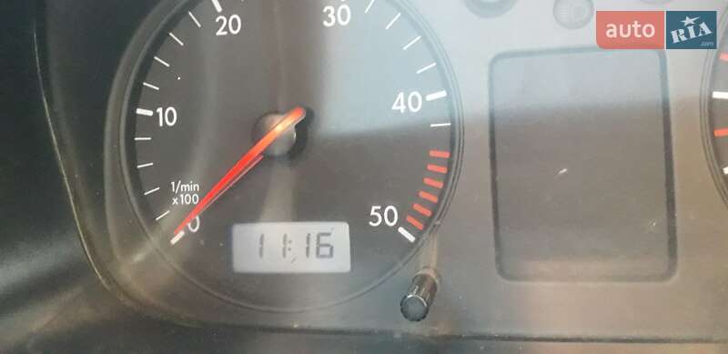 Минивэн Volkswagen Transporter 2000 в Косове