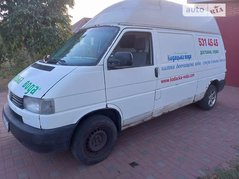 Грузовой фургон Volkswagen Transporter 2003 в Лубнах