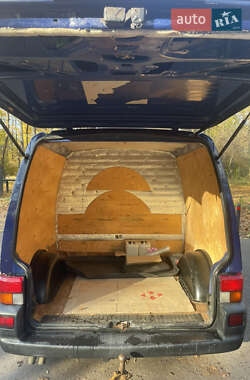 Вантажопасажирський фургон Volkswagen Transporter 2003 в 