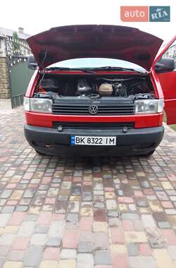 Мінівен Volkswagen Transporter 2000 в Сарнах