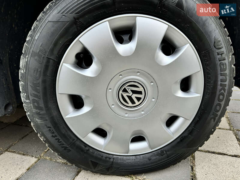 Грузовой фургон Volkswagen Transporter 2011 в Стрые