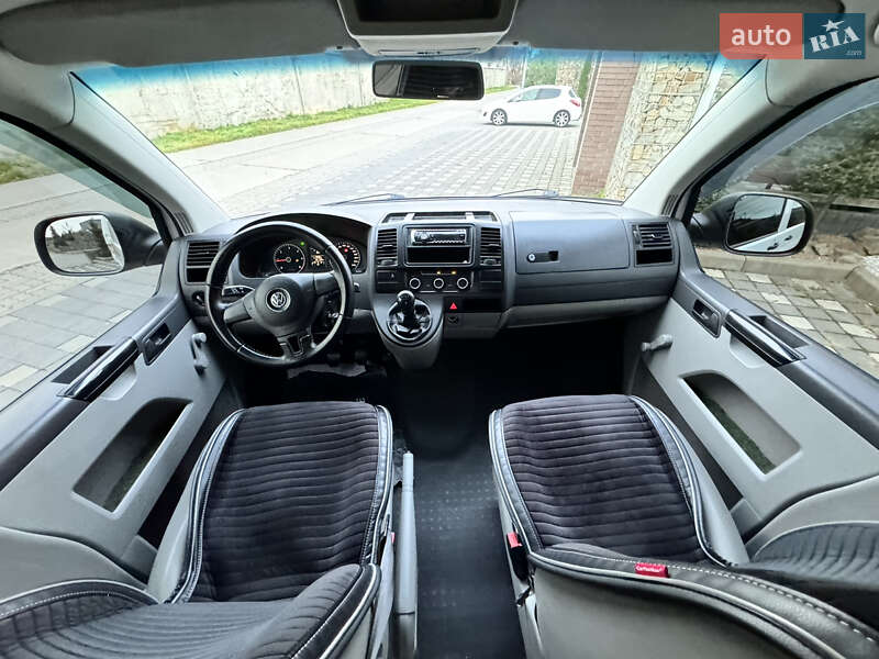 Грузовой фургон Volkswagen Transporter 2011 в Стрые
