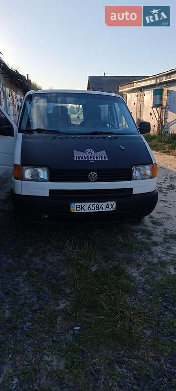 Минивэн Volkswagen Transporter 2000 в Вараше