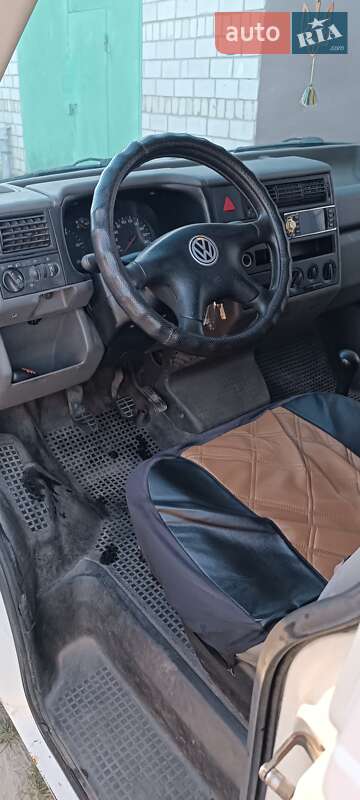 Минивэн Volkswagen Transporter 2000 в Вараше